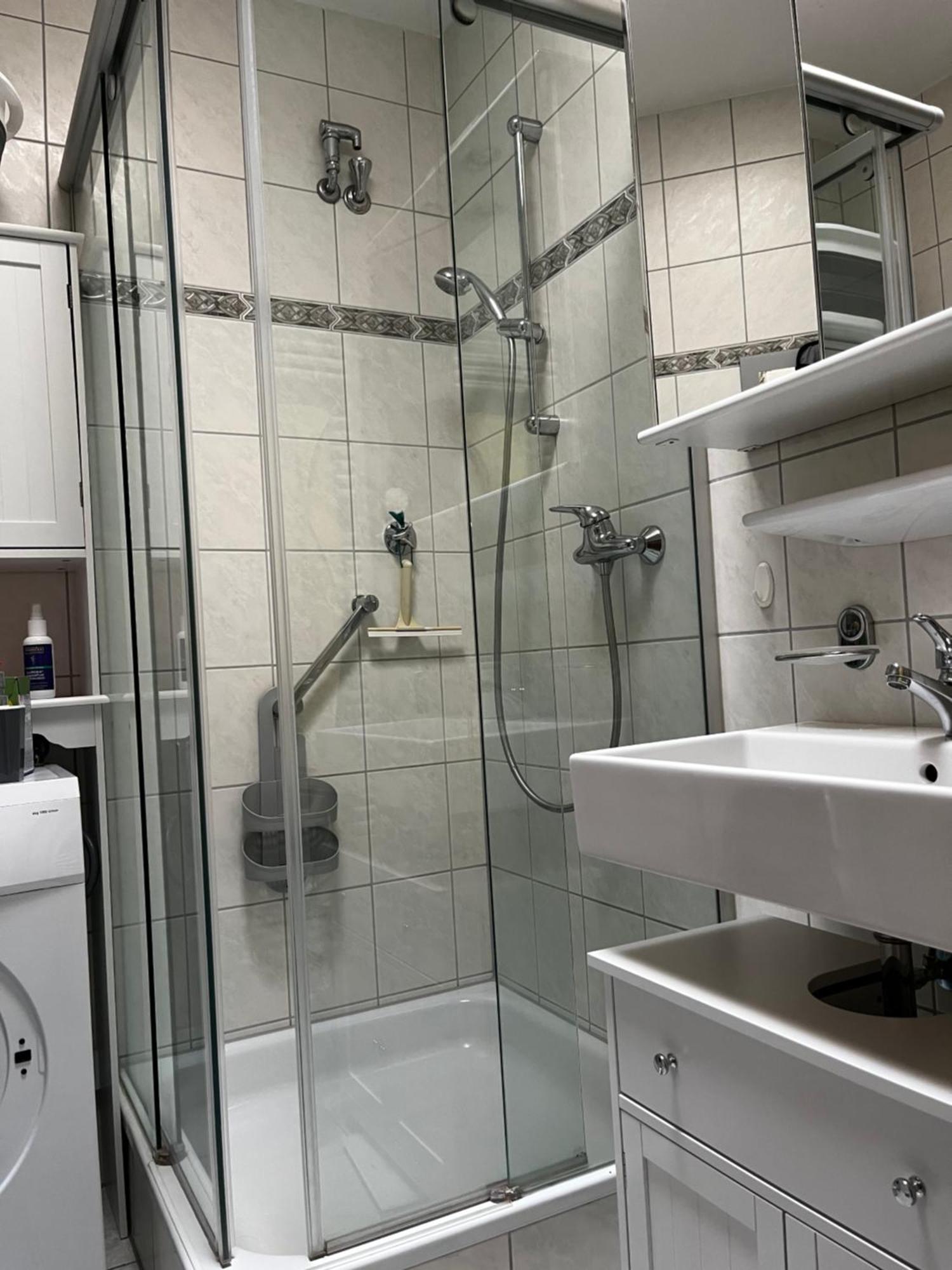 Gemuetliche, Ganze Wohnung In Ruhiger, Zentraler Lage 레버쿠젠 외부 사진